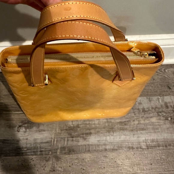 Authentic Louis Vuitton Yellow Vernis Houston Tote Bag - Picture 2 of 8